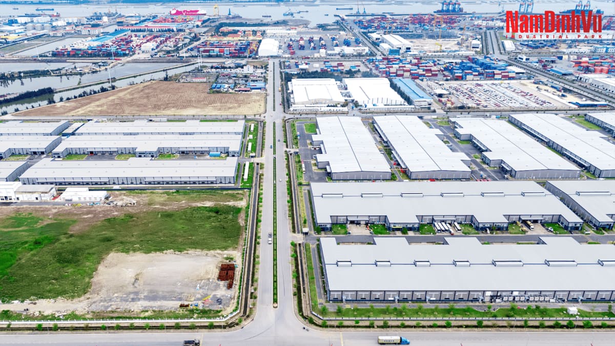 INDUSTRIAL LAND NEAR DEEP SEA PORT HAI PHONG LEVERAGED BY PORT–INDUSTRY LINKAGES 1 Industrial land near deep sea port hai phong