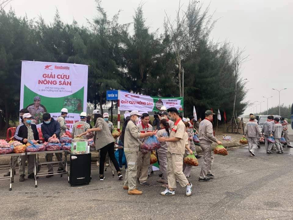 Tập đoàn Sao Đỏ hỗ trợ tiêu thụ nông sản cho người dân bị ảnh hưởng bởi Covid-19 2 giai cuu nong san 2